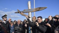 Via Crucis per migranti vittime naufragio,mille partecipanti