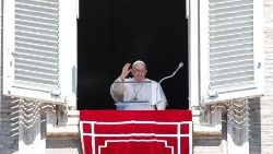 Pope Francis' Regina Coeli prayer in Saint Peter's square