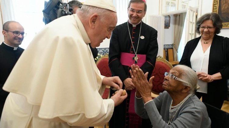 Pope Francis meets Maria da Conceição Brito Mendonça during World Youth Day