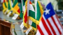 Bandiere degli stati africani partecipanti alla riunione ad Accra