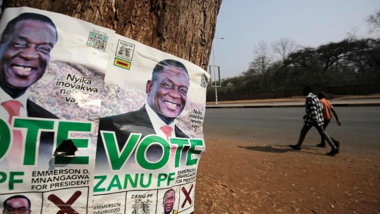 Der scheidende Präsident Emmerson Mnangagwa wurde erneut zum Wahlsieger erklärt