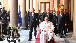 Pope Francis visits the late President Napolitano lying in state in the Senate