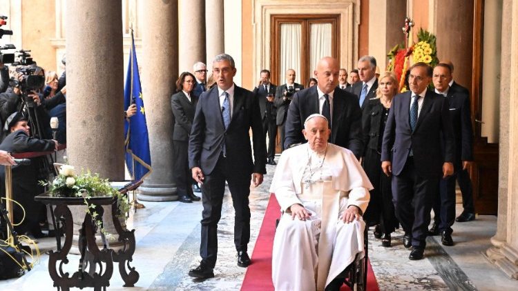 Pope Francis visits the late President Napolitano lying in state in the Senate