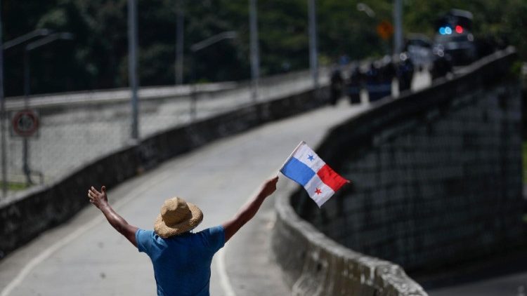 Police open blocked points amid the call for a national anti-mining strike in Panama