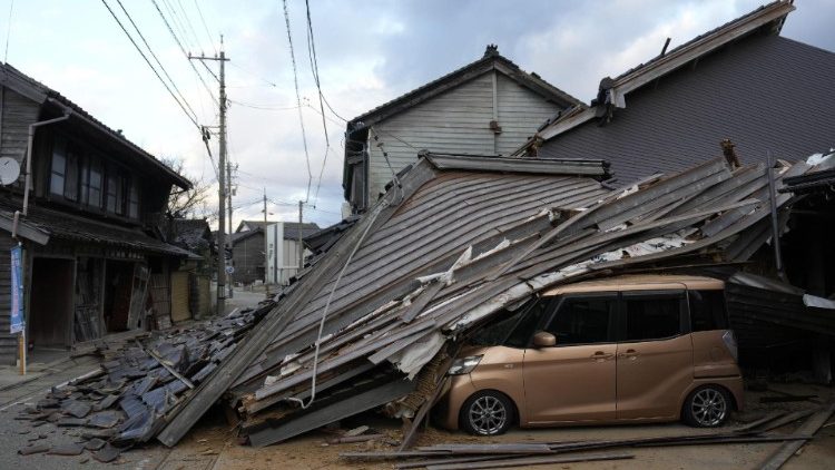 Heftige Erdbeben haben Häuser und Straßen zerstört.