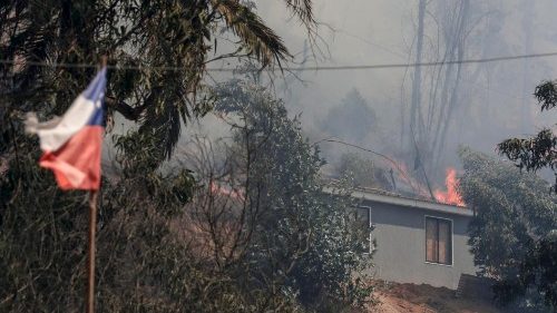 Le Pape prie pour les morts dans les incendies de forêt au Chili 