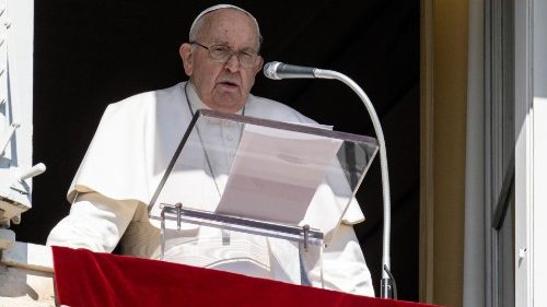 El Papa en el Ángelus: El amor necesita concreción, presencia, tiempo y espacio donados