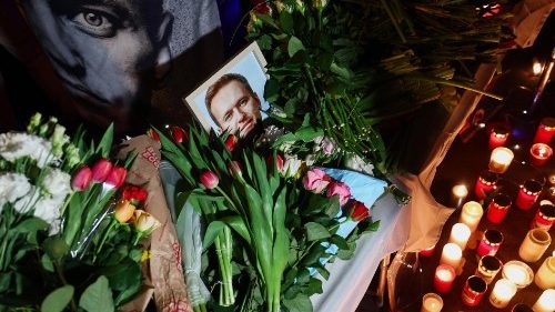 Parolin: morte de Navalny nos surpreende e nos enche de dor