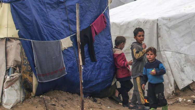 Kinder in einem Flüchtlingslager im südlichen Gaza-Streifen