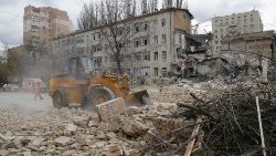 Nach einem Raketenangriff auf Kyiv