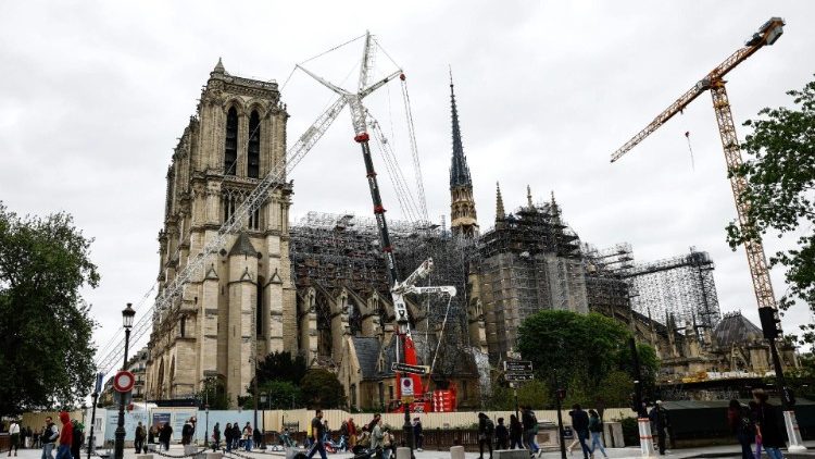Trabajos de reconstrucción de Notre-Dame de París.