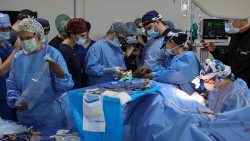 Operacja chirurgiczna wykonywana przez kanadyjskich i amerykańskich lekarzy w Iwano-Frankiwsku