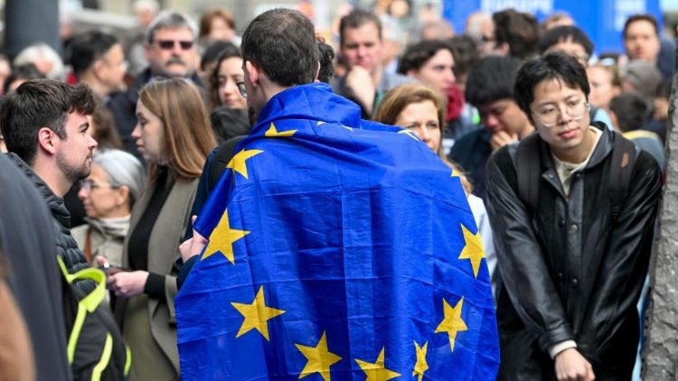 Visiteurs à Bruxelles, le 4 mai 2024, durant les portes ouvertes des institutions européennes en amont de la Journée de l'Europe. 