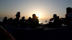 Flüchtlinge in einem Boot im Mittelmeer