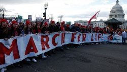 Anti-Abtreibungs-Demonstranten nehmen zum ersten Mal seit der Aufhebung des Abtreibungsurteils Roe v. Wade durch den Obersten Gerichtshof an dem jährlichen "Marsch für das Leben" in Washington teil, 20. Januar 2023.