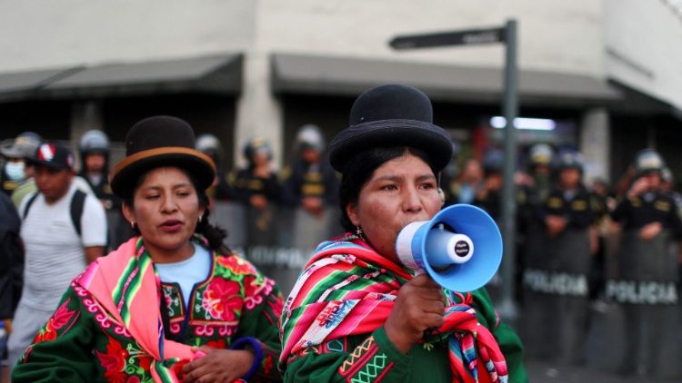 Dimostrazioni antigovernative a Lima