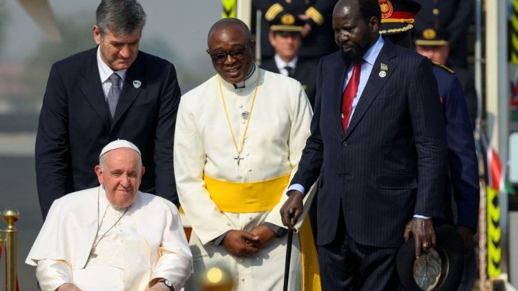 Le président Salva Kiir en compagnie du Pape François, et de sa délégation