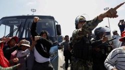 Migranten ohne Dokumente hängen an der Grenze zwischen Chile und Peru fest