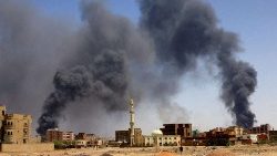 Les fumées des bombardements à Karthoum, le 1er mai 2023. 
