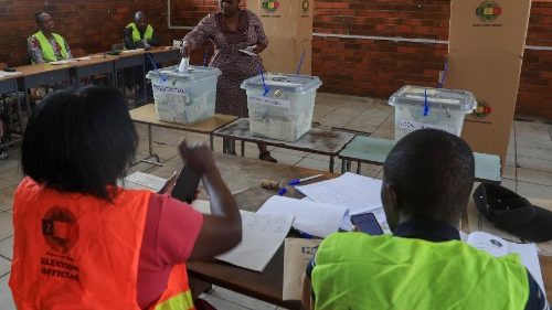 Präsidentschaftswahl in Simbabwe: Bischofskonferenz stellt 1.500 Wahlbeobachter