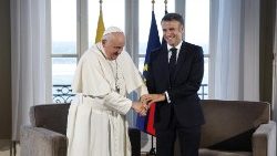 Pope Francis meets French president Macron in Marseille