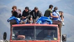 Na foto de setembro de 2023, refugiados deixam região de Nagorno-Karabakh
