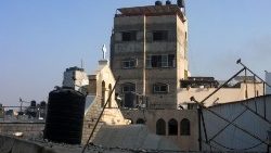 Die beschädigte Kirche in Gaza