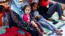Des Palestiniens s'abritent dans une école gérée par les Nations unies à Khan Younis, dans le sud de la bande de Gaza, 20 octobre 2023. 