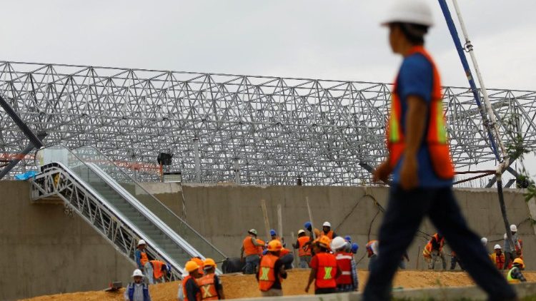 Construction d'une station ferroviaire à Cancun au Mexique.