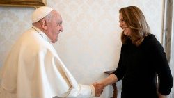 Papa Francesco nell'udienza con Amy Pope, direttrice dell'OIM