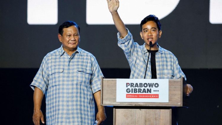Indonesien hat gewählt: Präsidentschaftskandidat Subianto (links) mit dem designierte Vizepräsidenten, Gibran Rakabumin Raka.