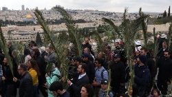תהלוכת יום ראשון של הלולבים בהר הזיתים בירושלים
