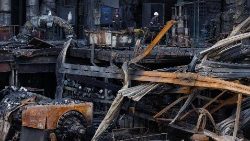 Zniszczona przez rosyjski ostrzał elektrownia na Ukrainie, 12 kwietnia 2024 r.