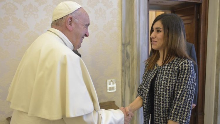 Friedensnobelpreisträgerin Nadia Murad 2018  bei Papst Franziskus