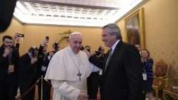 Papież Franciszek z Alberto Fernandezem, prezydentem Argentyny