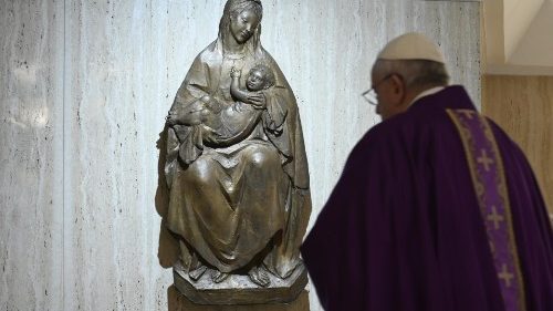 El Papa ora por quienes ayudan a combatir pobreza y  hambre a causa del Covid-19