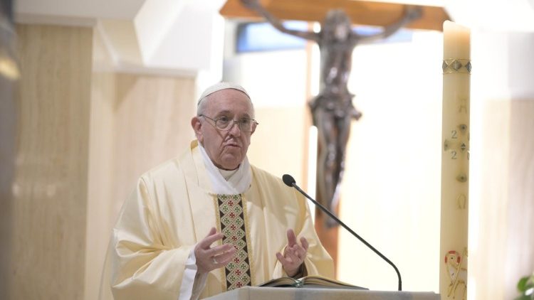Påven firar den direktsändna morgonmässan i Sankta Marta 16 maj 2020