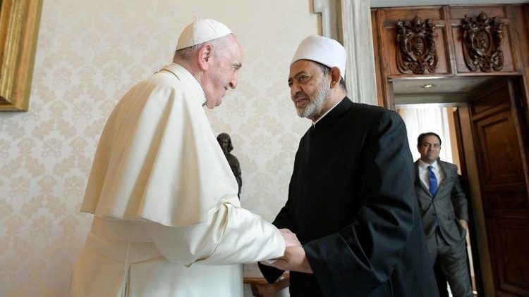 Francesco con Ahmad al-Tayyeb - Grand Imam di Al Azhar