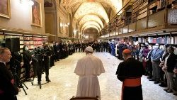 Papež Frančišek odprl izložbeno dvorano Vatikanske apostolske knjižnice.