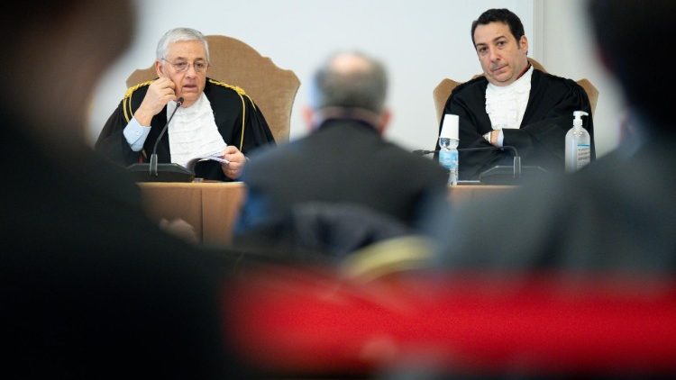 Foto de arquivo: imagem do processo do Tribunal vaticano sobre a gestão dos fundos da Santa Sé (Vatican Media)