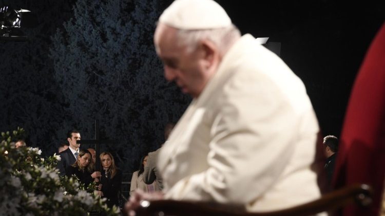 Papa Francisco durante a Via-Sacra de 2022