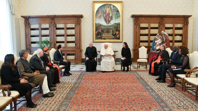 La delegazione del Premio Zayed ricevuta da Papa Francesco all'inizio di quest'anno
