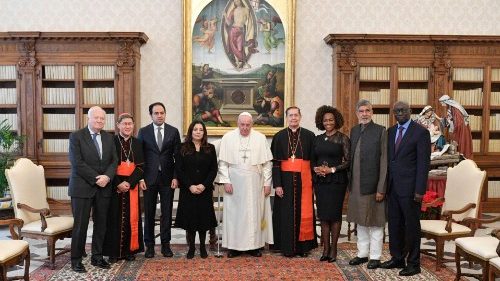 El Papa: Que progrese la fraternidad y los derechos de la mujer
