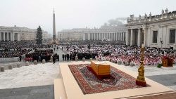 Obsèques de Benoît XVI, jeudi 5 janvier 2023, place Saint-Pierre de Rome.