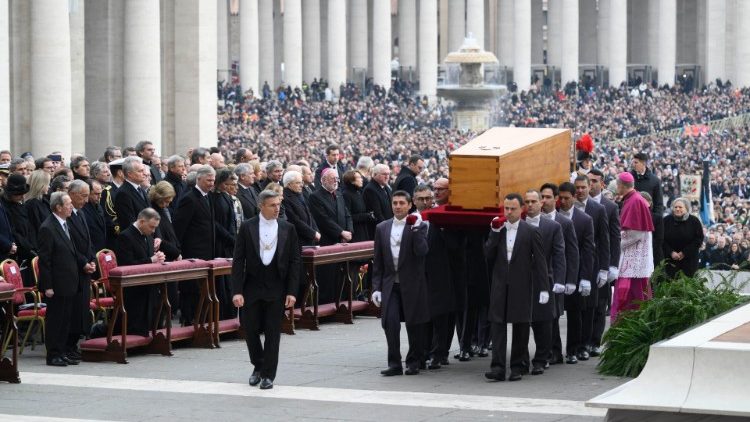 Les obsèques de Benoît XVI. 