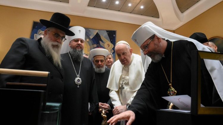 Pope Francis meets the Pan Ukrainian Council of Churches and Religious Organizations