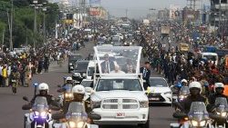 Il Papa per le strade di Kinshasa