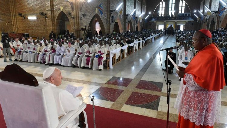 Encuentro del Papa con sacerdotes, religiosos, religiosas y seminaristas en la catedral "Notre Dame du Congo". 