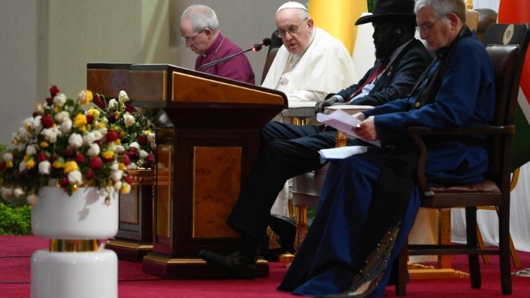 Papa Francesco con a destra Justin Welby e a sinistra Salva Kiir e Iain Greenshields