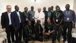 O Papa com os Jesuítas que encontrou durante a sua viagem apostólica à República Democrática do Congo e ao Sudão do Sul